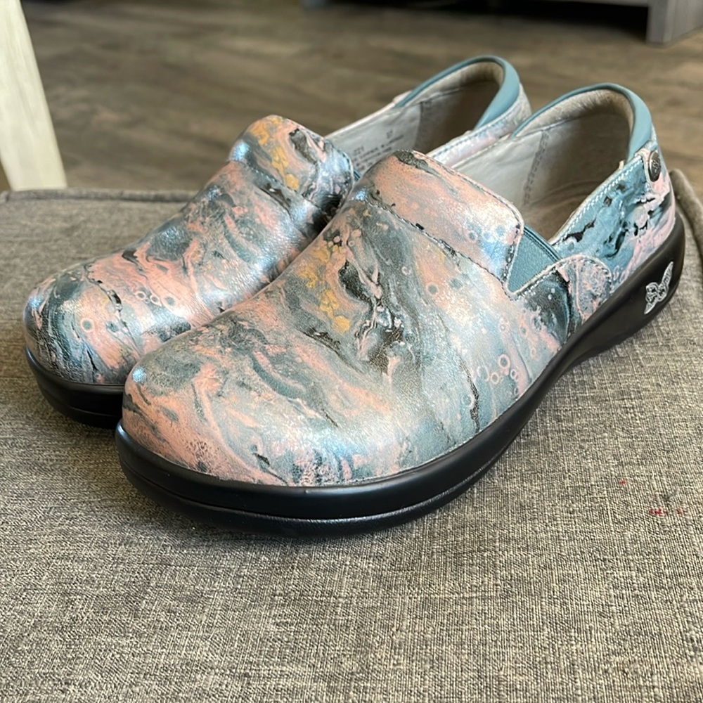 Alegria women’s slip-on clogs size 37